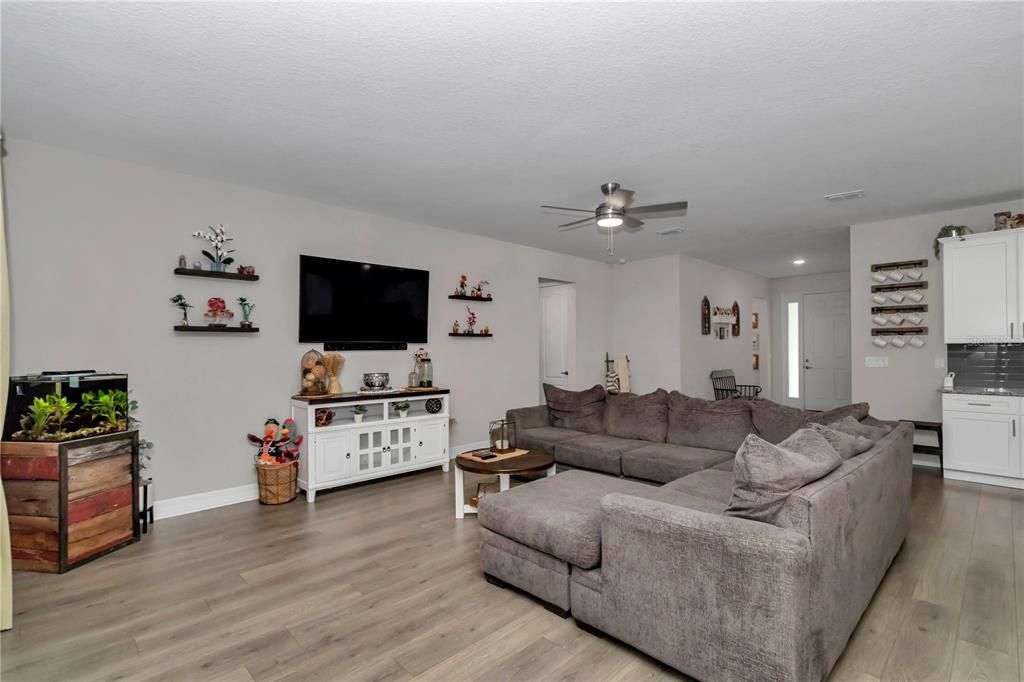 待售: $400,000 (4 贝兹, 3 浴室, 2478 平方英尺)