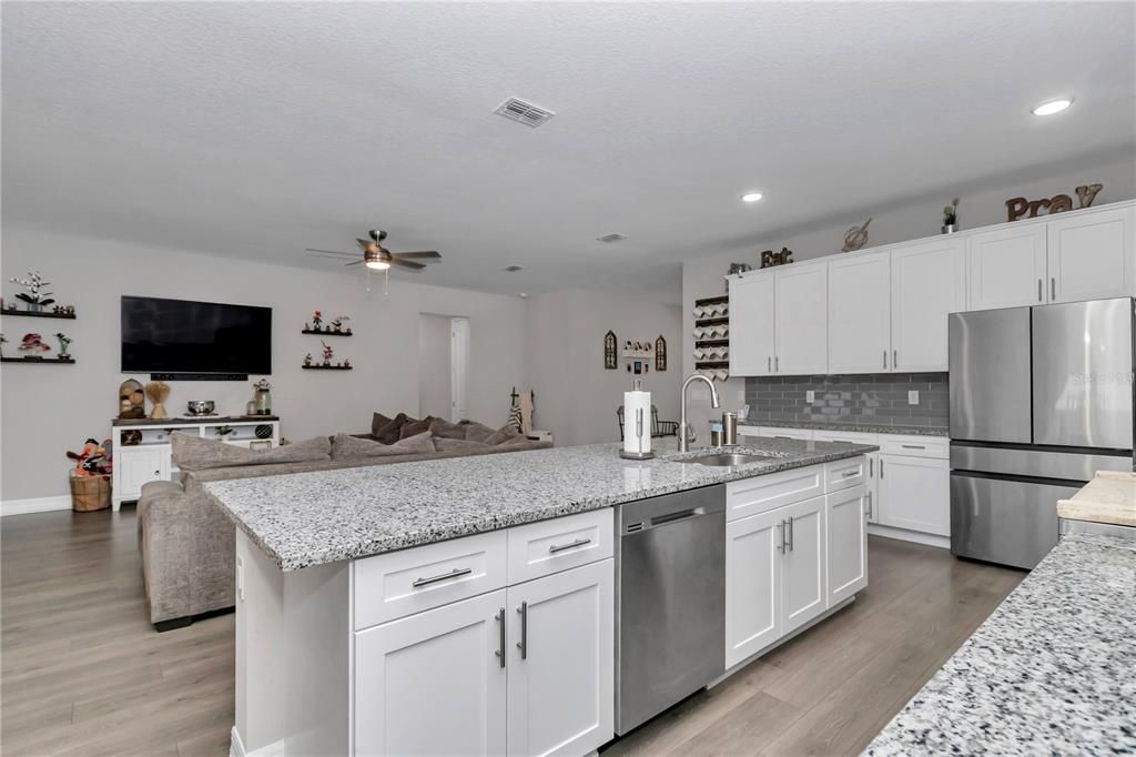 待售: $400,000 (4 贝兹, 3 浴室, 2478 平方英尺)