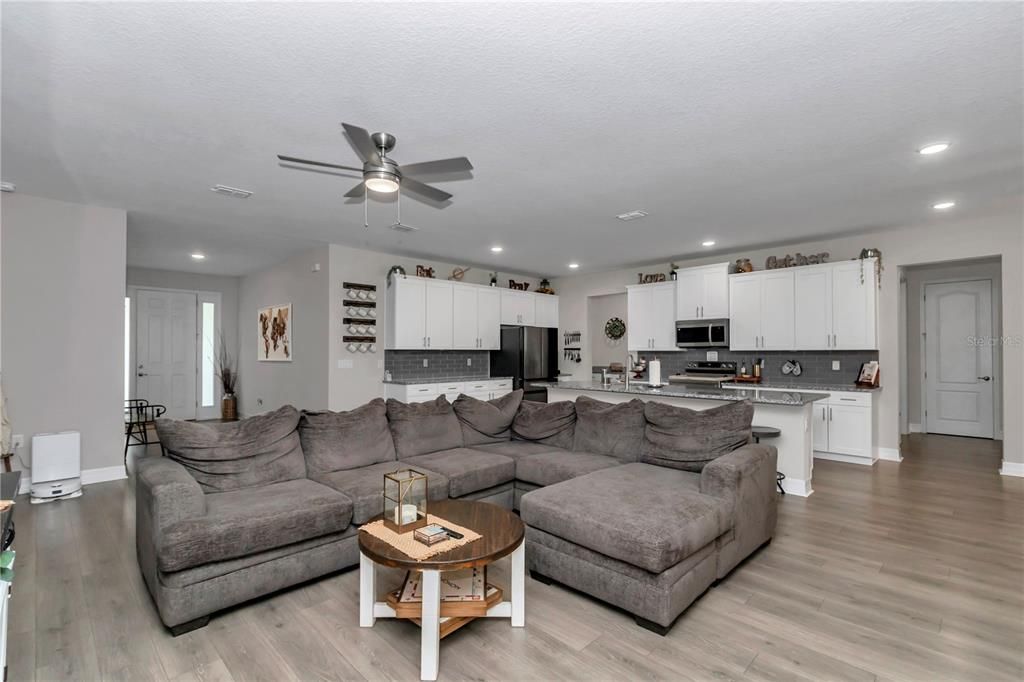 待售: $400,000 (4 贝兹, 3 浴室, 2478 平方英尺)