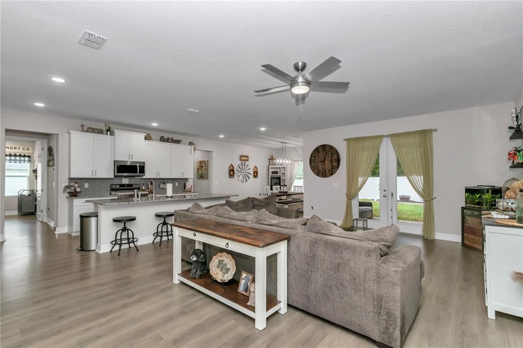 待售: $400,000 (4 贝兹, 3 浴室, 2478 平方英尺)