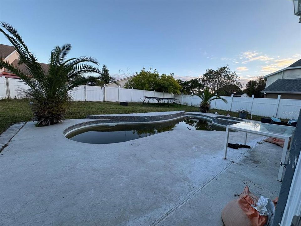 For Sale: $415,000 (4 beds, 3 baths, 1655 Square Feet)