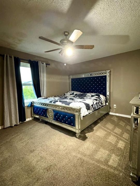 For Sale: $415,000 (4 beds, 3 baths, 1655 Square Feet)