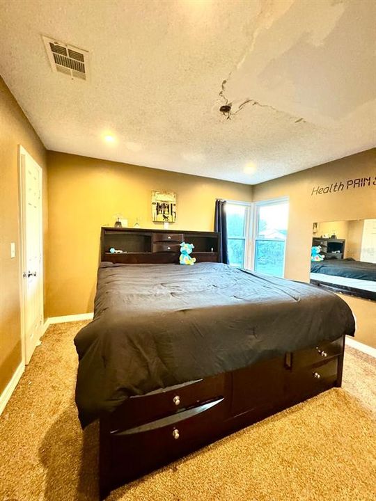 For Sale: $415,000 (4 beds, 3 baths, 1655 Square Feet)