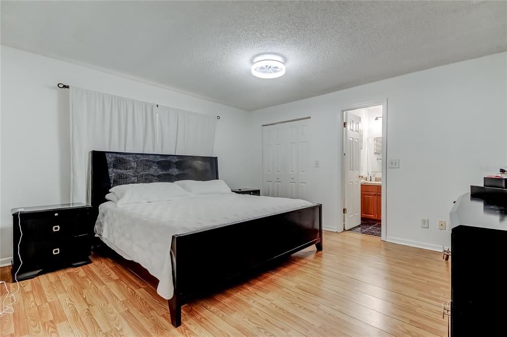 For Sale: $320,000 (3 beds, 2 baths, 1214 Square Feet)