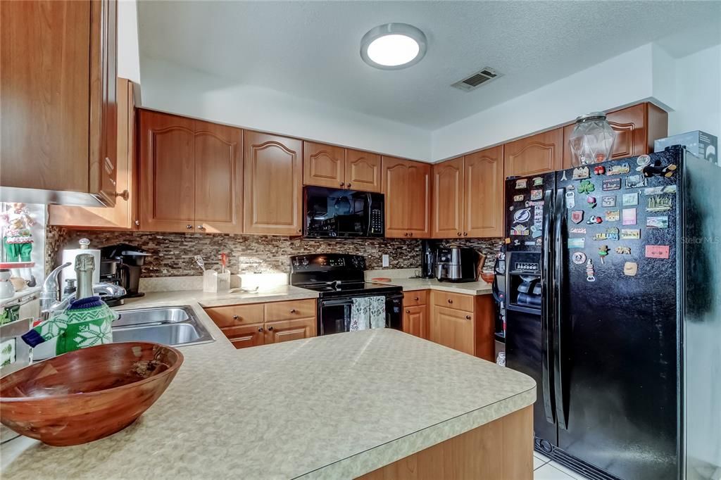 For Sale: $320,000 (3 beds, 2 baths, 1214 Square Feet)