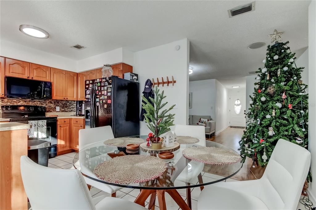 For Sale: $320,000 (3 beds, 2 baths, 1214 Square Feet)