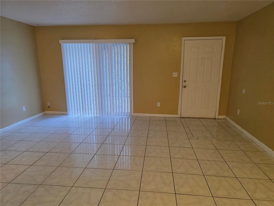 For Rent: $1,250 (2 beds, 1 baths, 899 Square Feet)