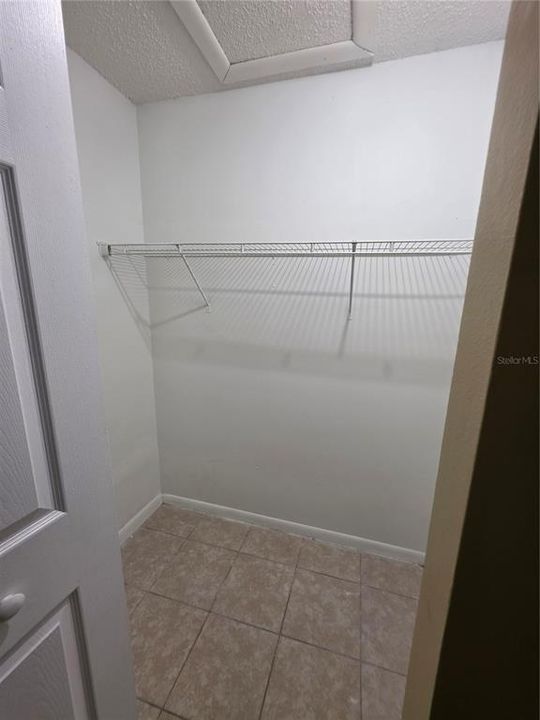 For Rent: $1,250 (2 beds, 1 baths, 899 Square Feet)