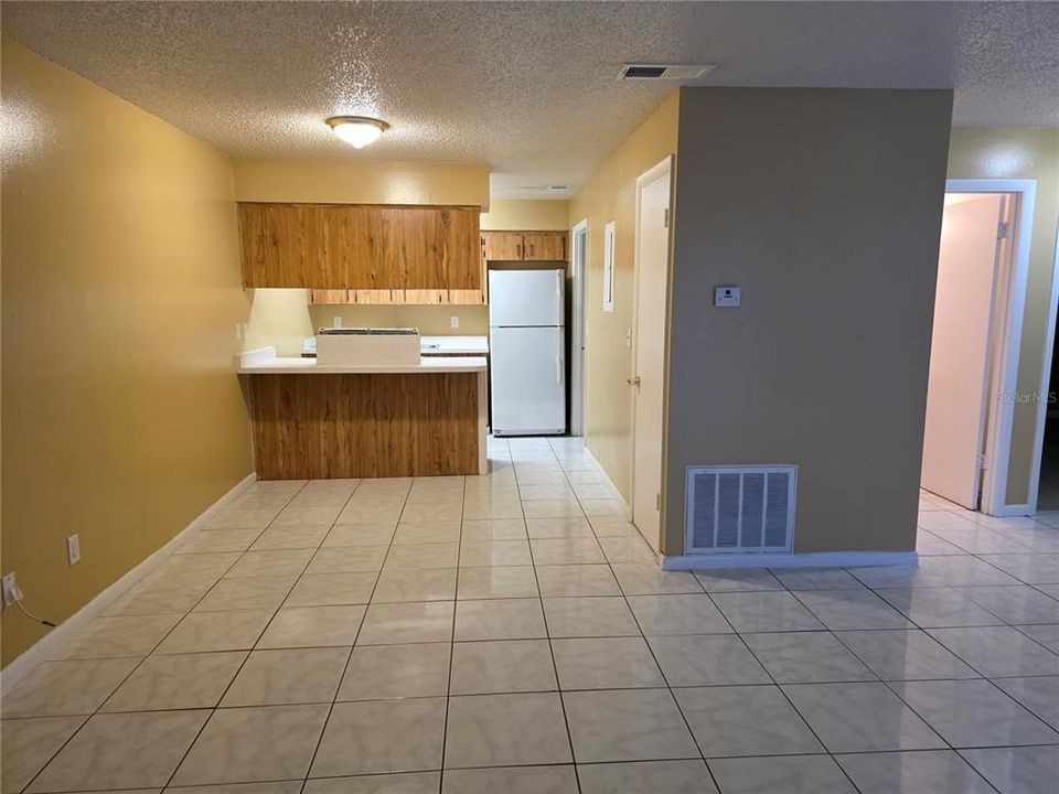 For Rent: $1,250 (2 beds, 1 baths, 899 Square Feet)