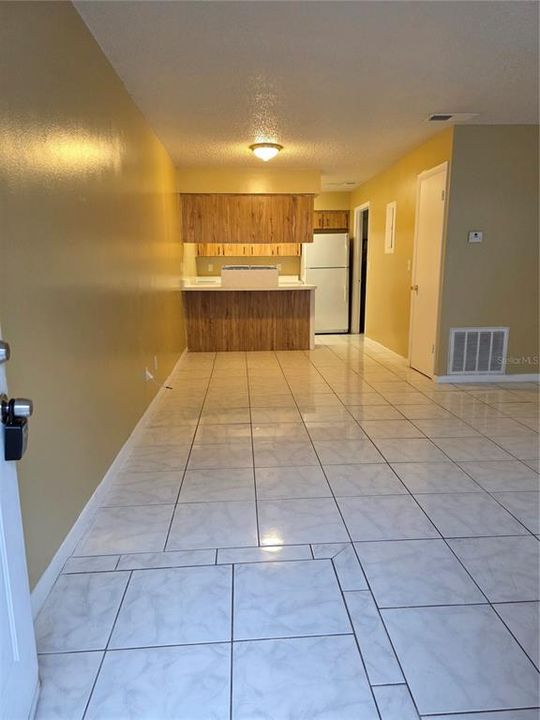 For Rent: $1,250 (2 beds, 1 baths, 899 Square Feet)