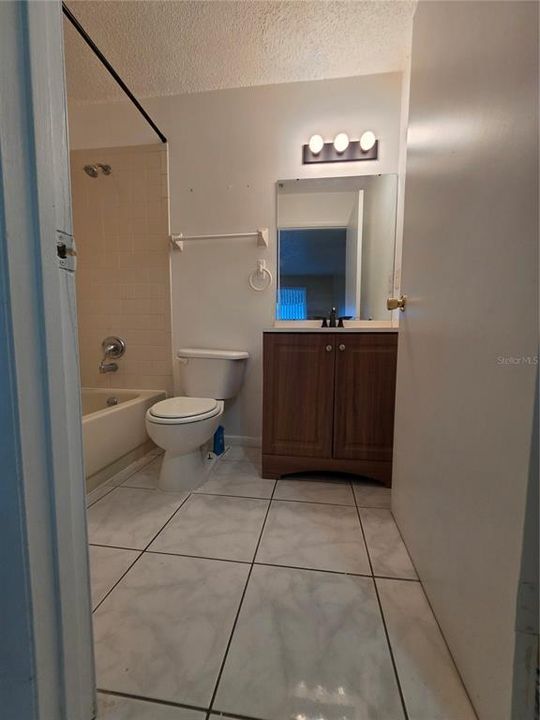 For Rent: $1,250 (2 beds, 1 baths, 899 Square Feet)
