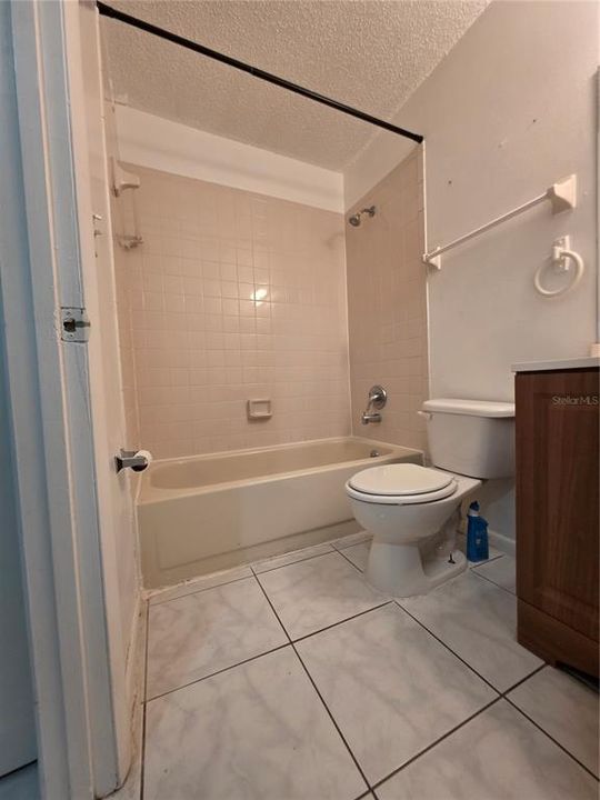 For Rent: $1,250 (2 beds, 1 baths, 899 Square Feet)