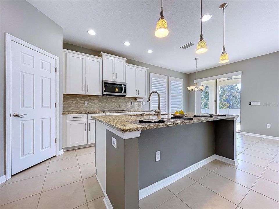 В аренду: $2,900 (4 спален, 2 ванн, 2298 Квадратных фут)