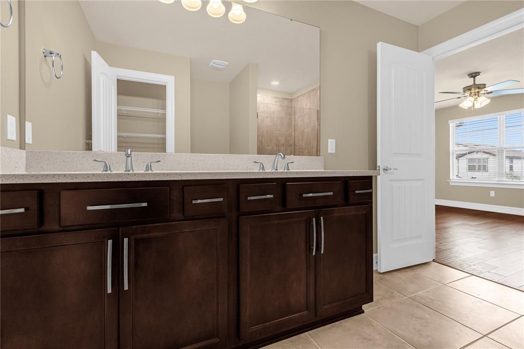 В аренду: $4,500 (6 спален, 5 ванн, 5354 Квадратных фут)