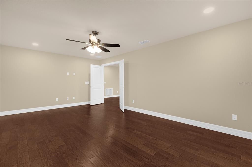 В аренду: $4,500 (6 спален, 5 ванн, 5354 Квадратных фут)