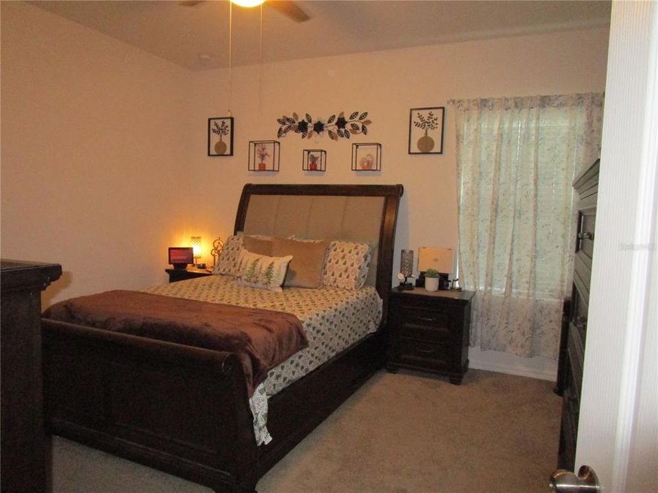 На продажу: $385,000 (5 спален, 3 ванн, 2251 Квадратных фут)