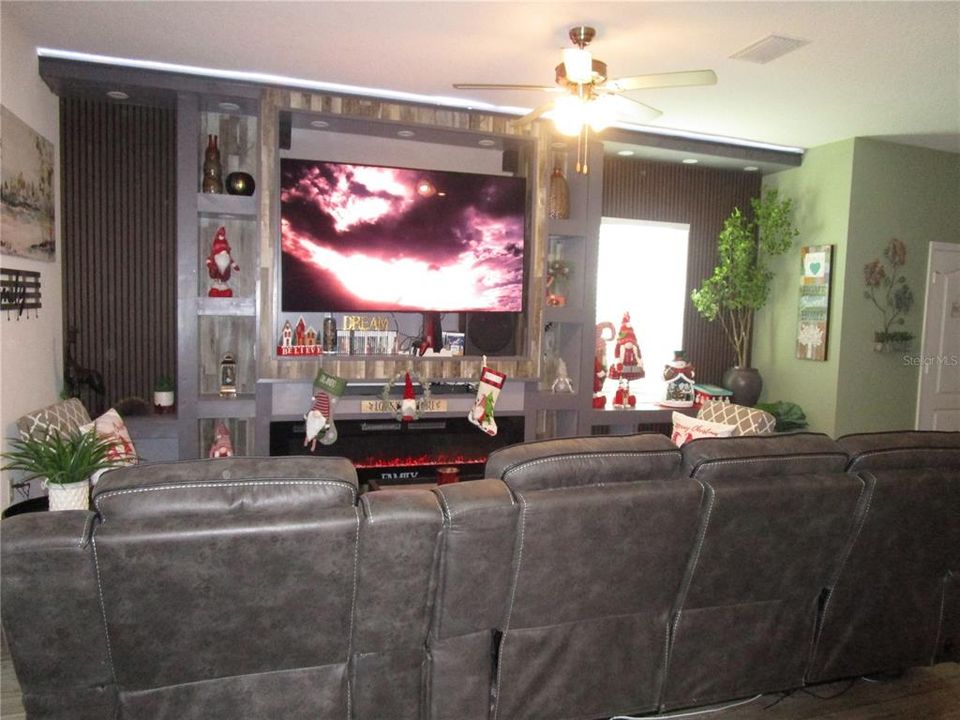 На продажу: $385,000 (5 спален, 3 ванн, 2251 Квадратных фут)