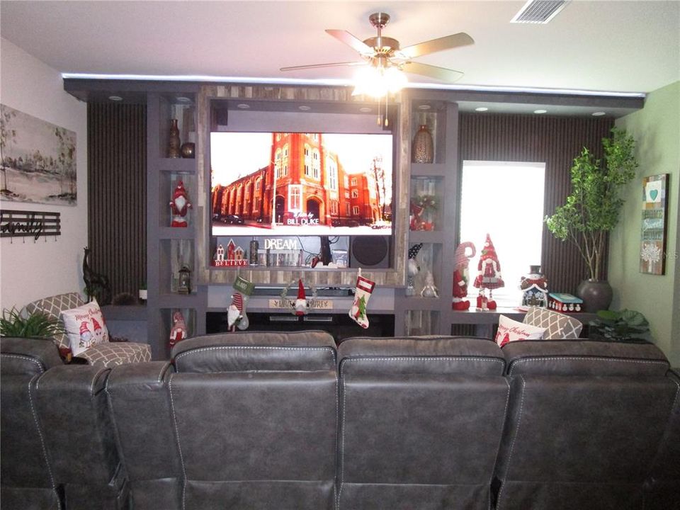 На продажу: $385,000 (5 спален, 3 ванн, 2251 Квадратных фут)