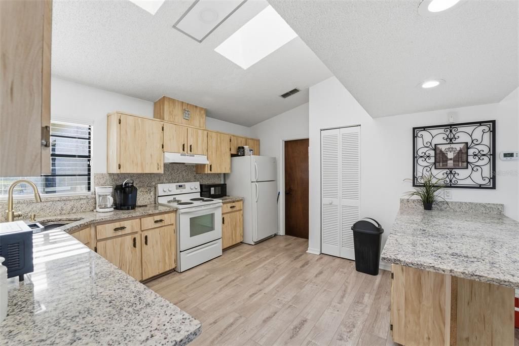 For Sale: $315,000 (3 beds, 2 baths, 1739 Square Feet)