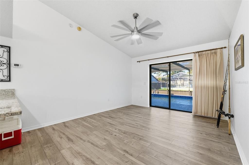 For Sale: $315,000 (3 beds, 2 baths, 1739 Square Feet)