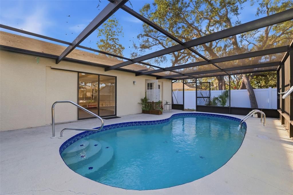 For Sale: $315,000 (3 beds, 2 baths, 1739 Square Feet)