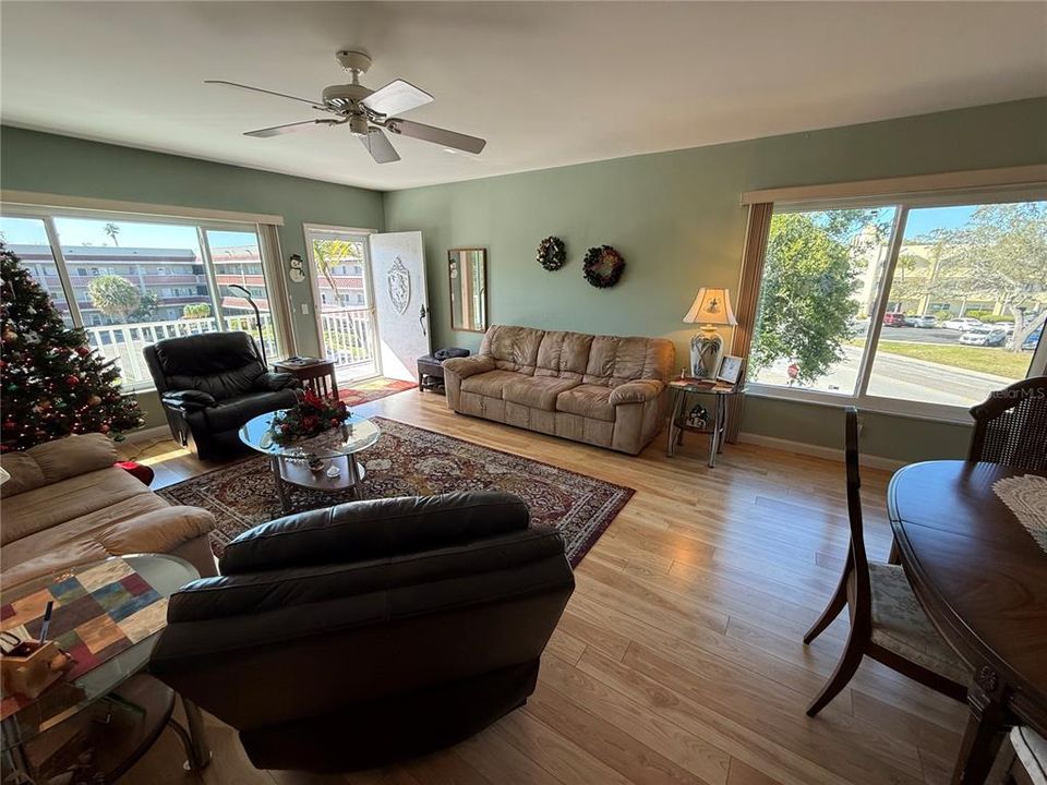 For Sale: $199,000 (2 beds, 2 baths, 1400 Square Feet)