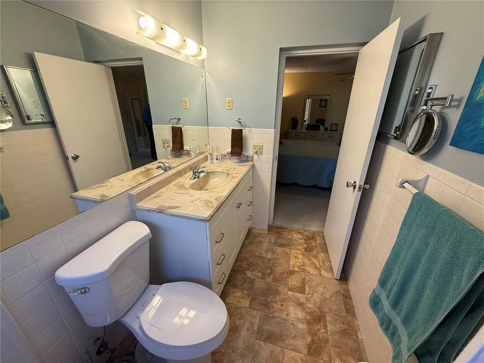 For Sale: $199,000 (2 beds, 2 baths, 1400 Square Feet)