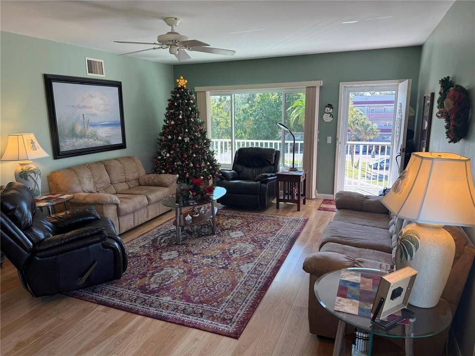 For Sale: $199,000 (2 beds, 2 baths, 1400 Square Feet)