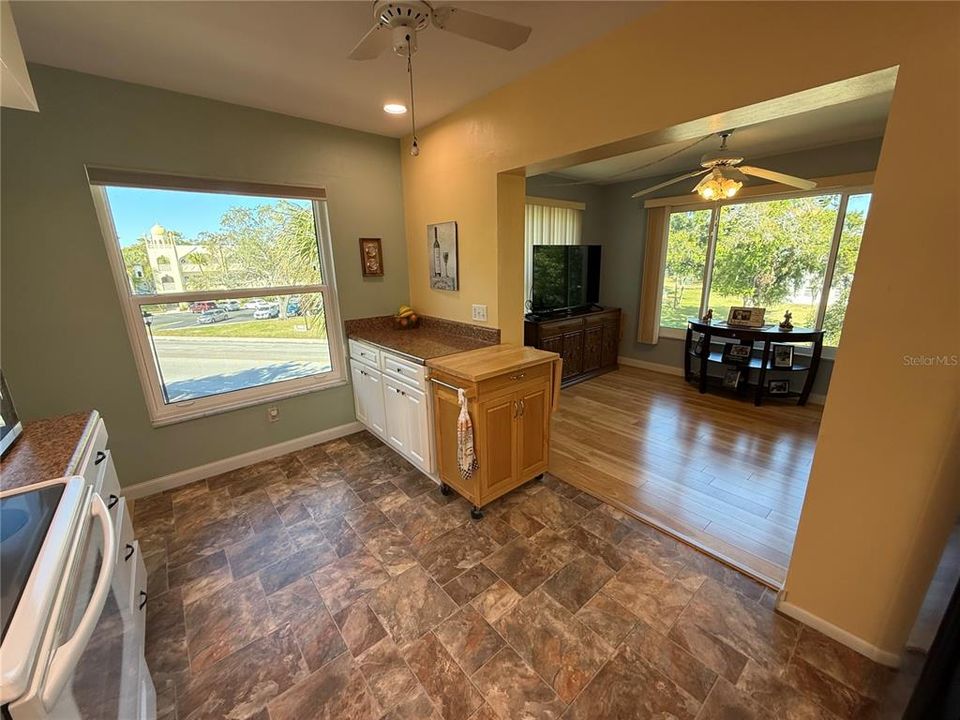 For Sale: $199,000 (2 beds, 2 baths, 1400 Square Feet)