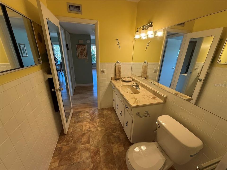 For Sale: $199,000 (2 beds, 2 baths, 1400 Square Feet)