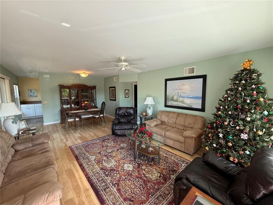 For Sale: $199,000 (2 beds, 2 baths, 1400 Square Feet)