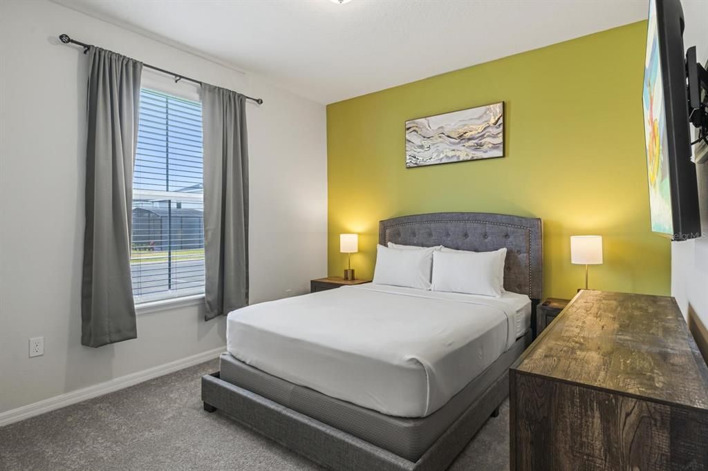 For Sale: $599,999 (5 beds, 4 baths, 2281 Square Feet)