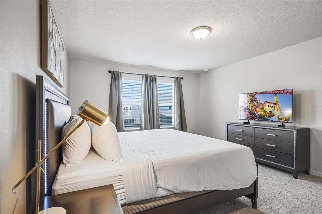 For Sale: $599,999 (5 beds, 4 baths, 2281 Square Feet)