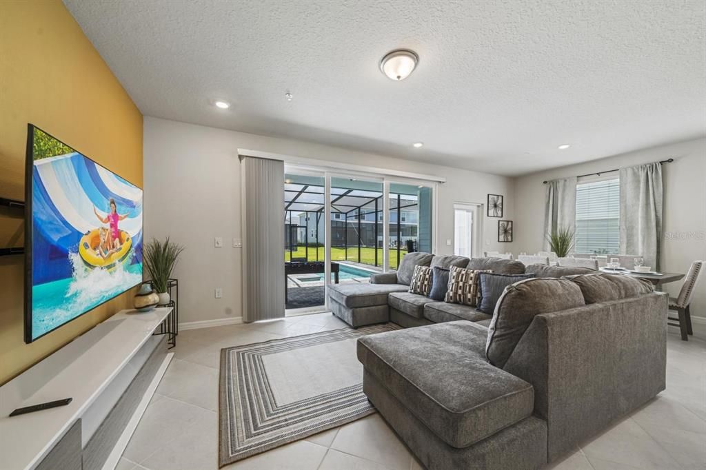 For Sale: $599,999 (5 beds, 4 baths, 2281 Square Feet)