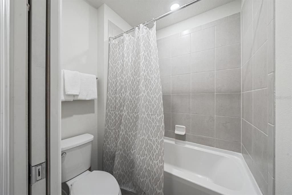 For Sale: $599,999 (5 beds, 4 baths, 2281 Square Feet)