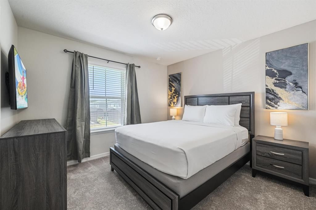 For Sale: $599,999 (5 beds, 4 baths, 2281 Square Feet)