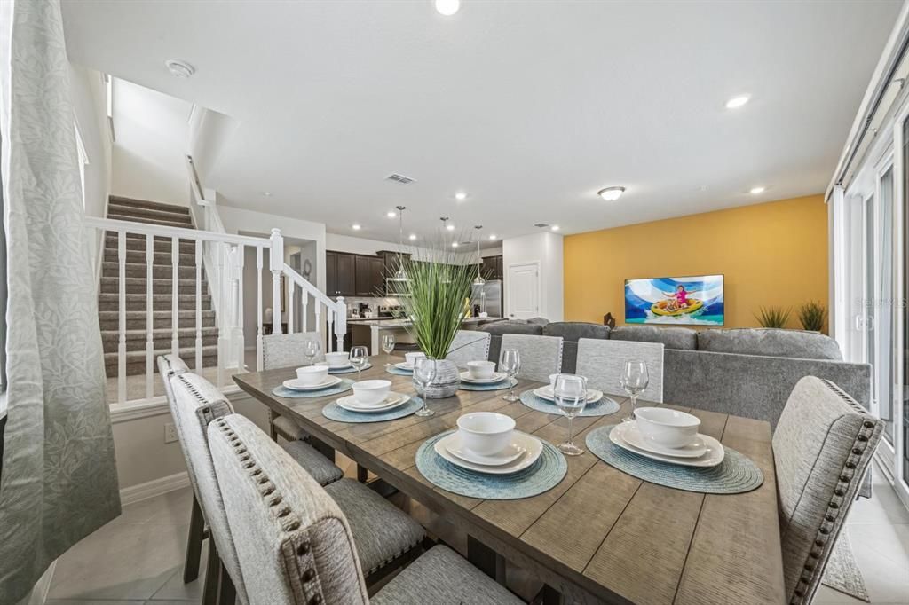 For Sale: $599,999 (5 beds, 4 baths, 2281 Square Feet)