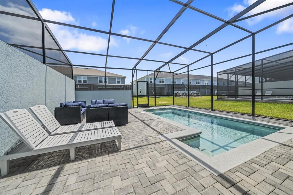 For Sale: $599,999 (5 beds, 4 baths, 2281 Square Feet)