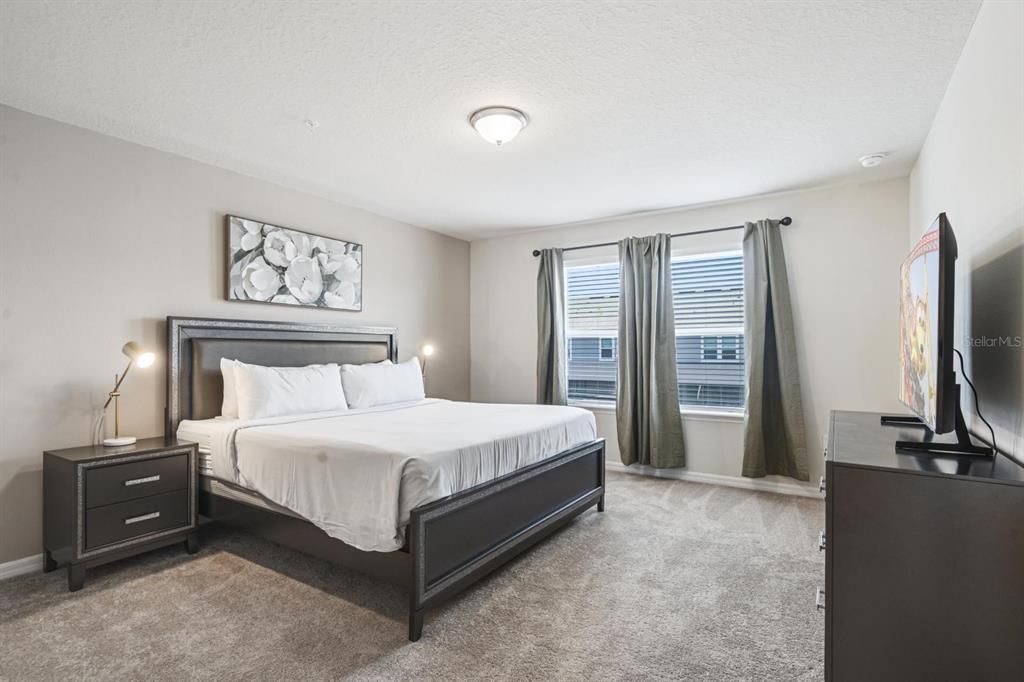 For Sale: $599,999 (5 beds, 4 baths, 2281 Square Feet)