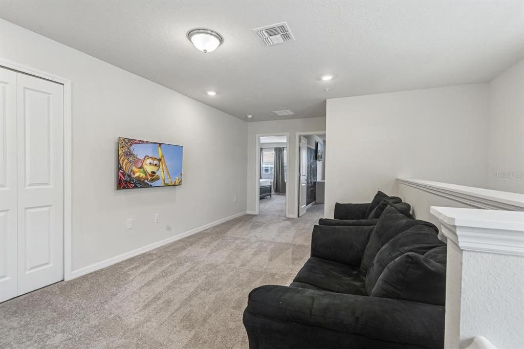 For Sale: $599,999 (5 beds, 4 baths, 2281 Square Feet)