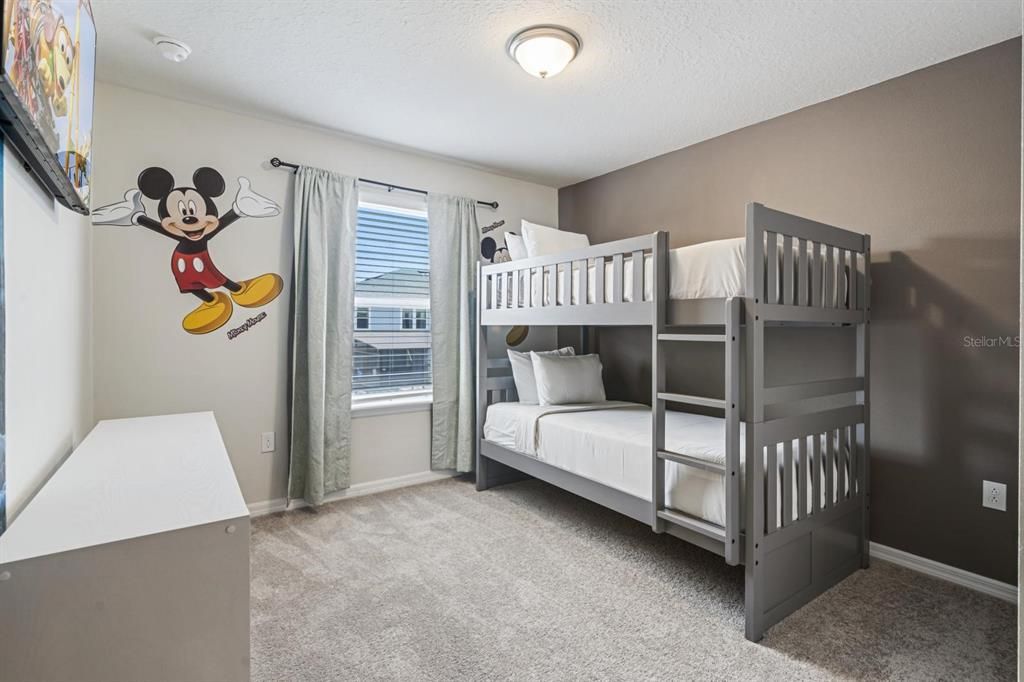 For Sale: $599,999 (5 beds, 4 baths, 2281 Square Feet)