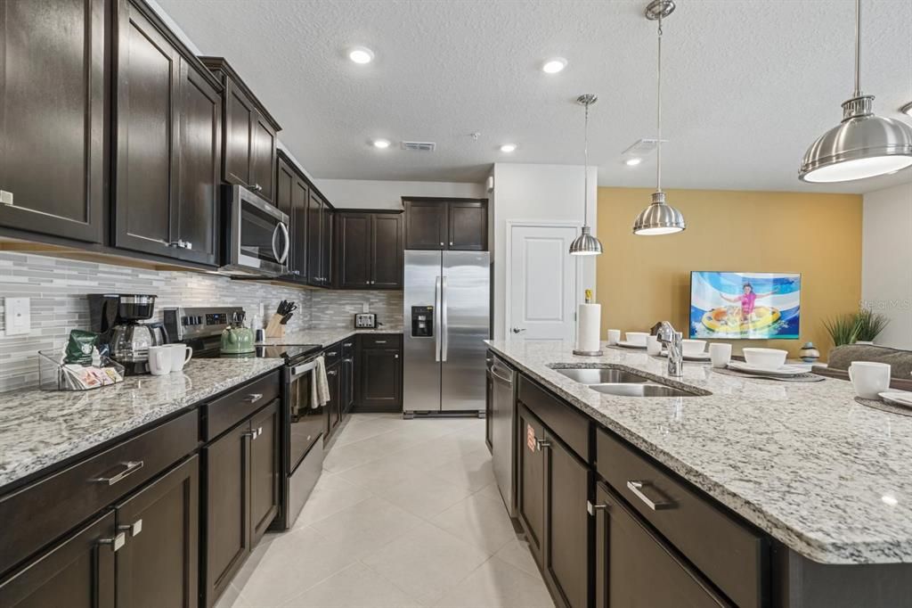 For Sale: $599,999 (5 beds, 4 baths, 2281 Square Feet)