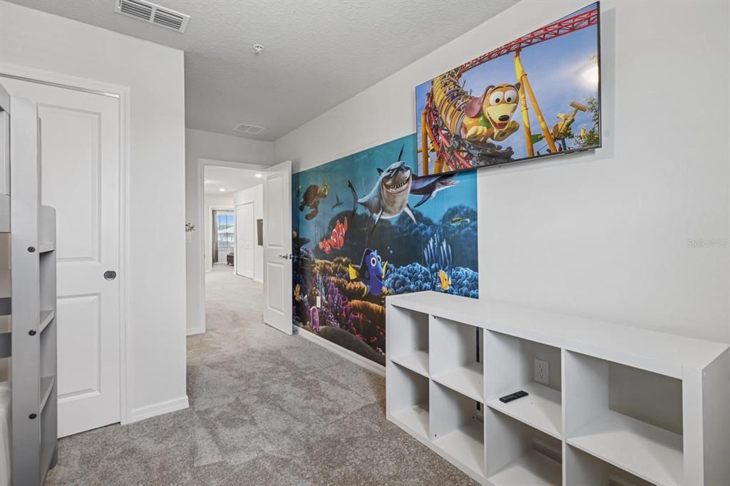 For Sale: $599,999 (5 beds, 4 baths, 2281 Square Feet)