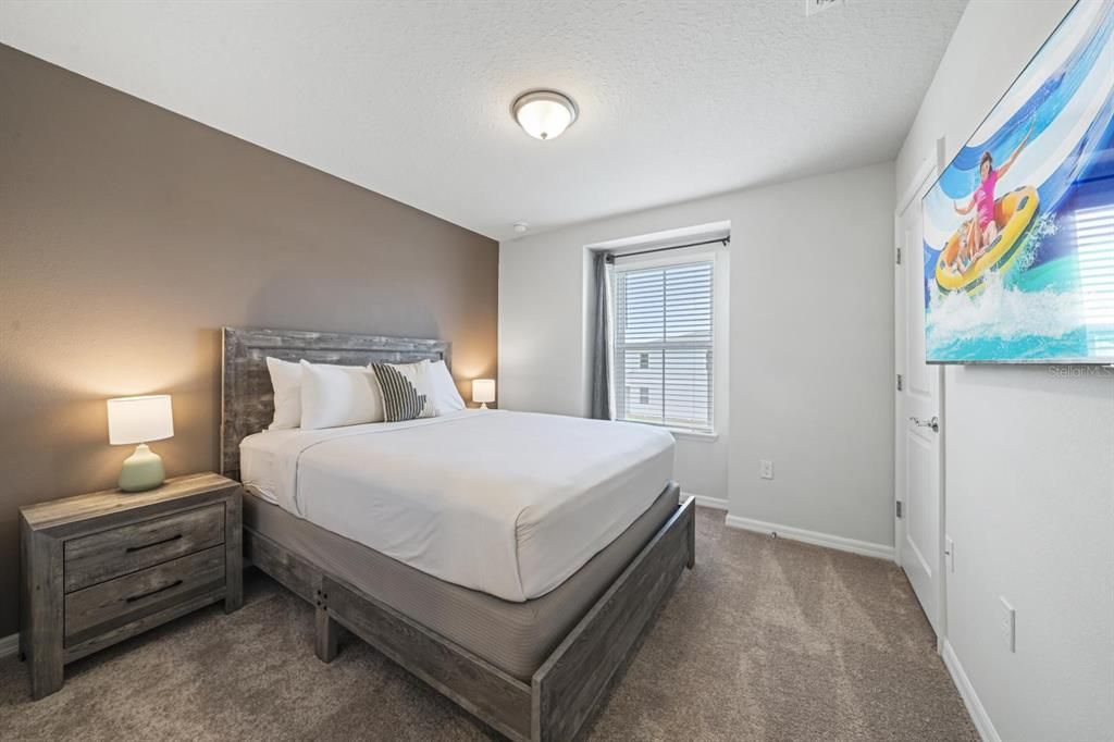 For Sale: $599,999 (5 beds, 4 baths, 2281 Square Feet)