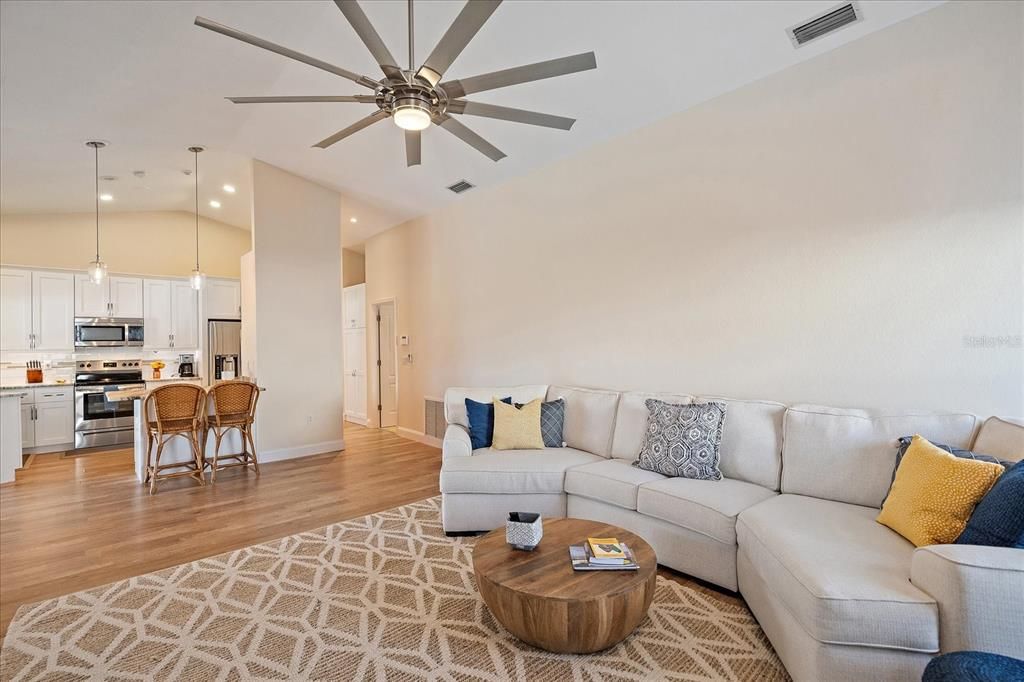 待售: $625,000 (4 贝兹, 2 浴室, 2188 平方英尺)