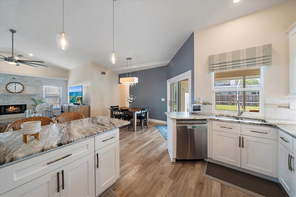 待售: $625,000 (4 贝兹, 2 浴室, 2188 平方英尺)