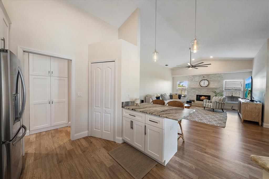 待售: $625,000 (4 贝兹, 2 浴室, 2188 平方英尺)