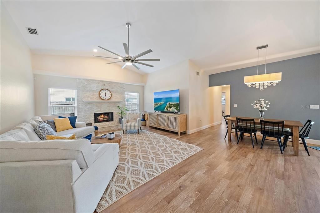 待售: $625,000 (4 贝兹, 2 浴室, 2188 平方英尺)