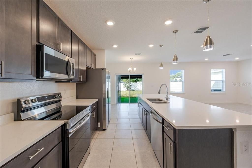 出租: $2,600 (4 贝兹, 2 浴室, 1942 平方英尺)