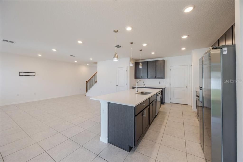 出租: $2,600 (4 贝兹, 2 浴室, 1942 平方英尺)